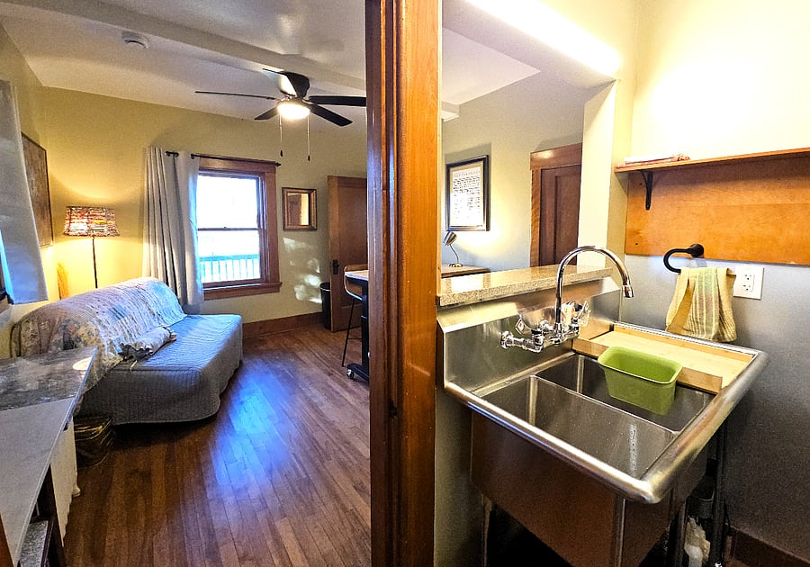 Pass-through from Kitchenette