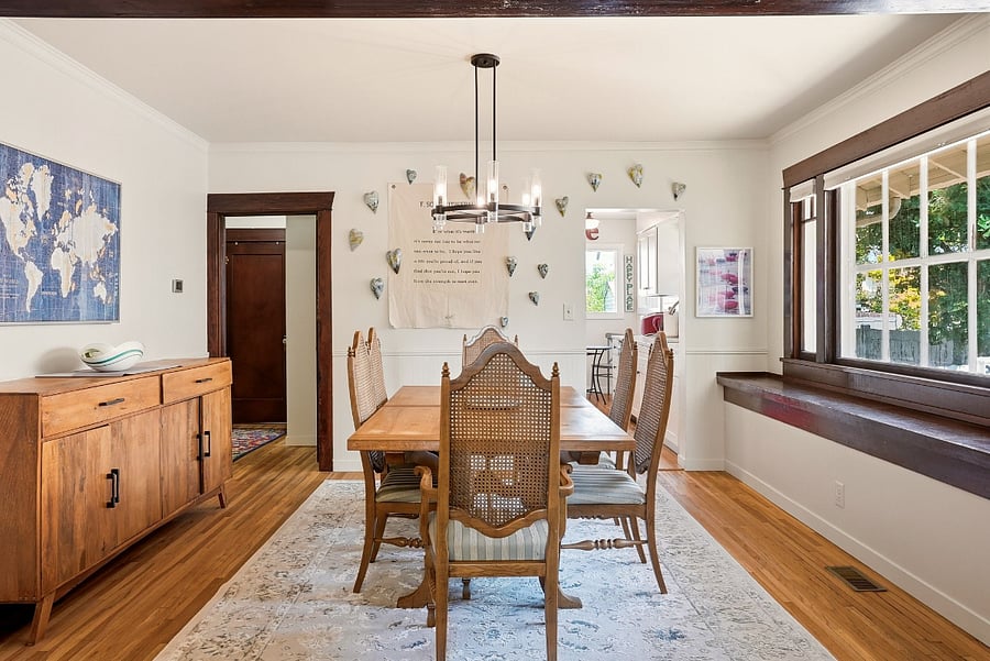 Dining room
