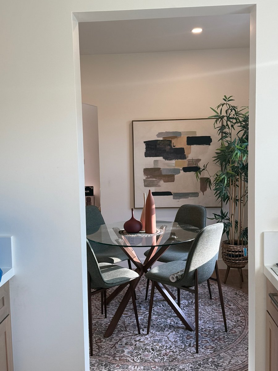 Dining room with seating for 4