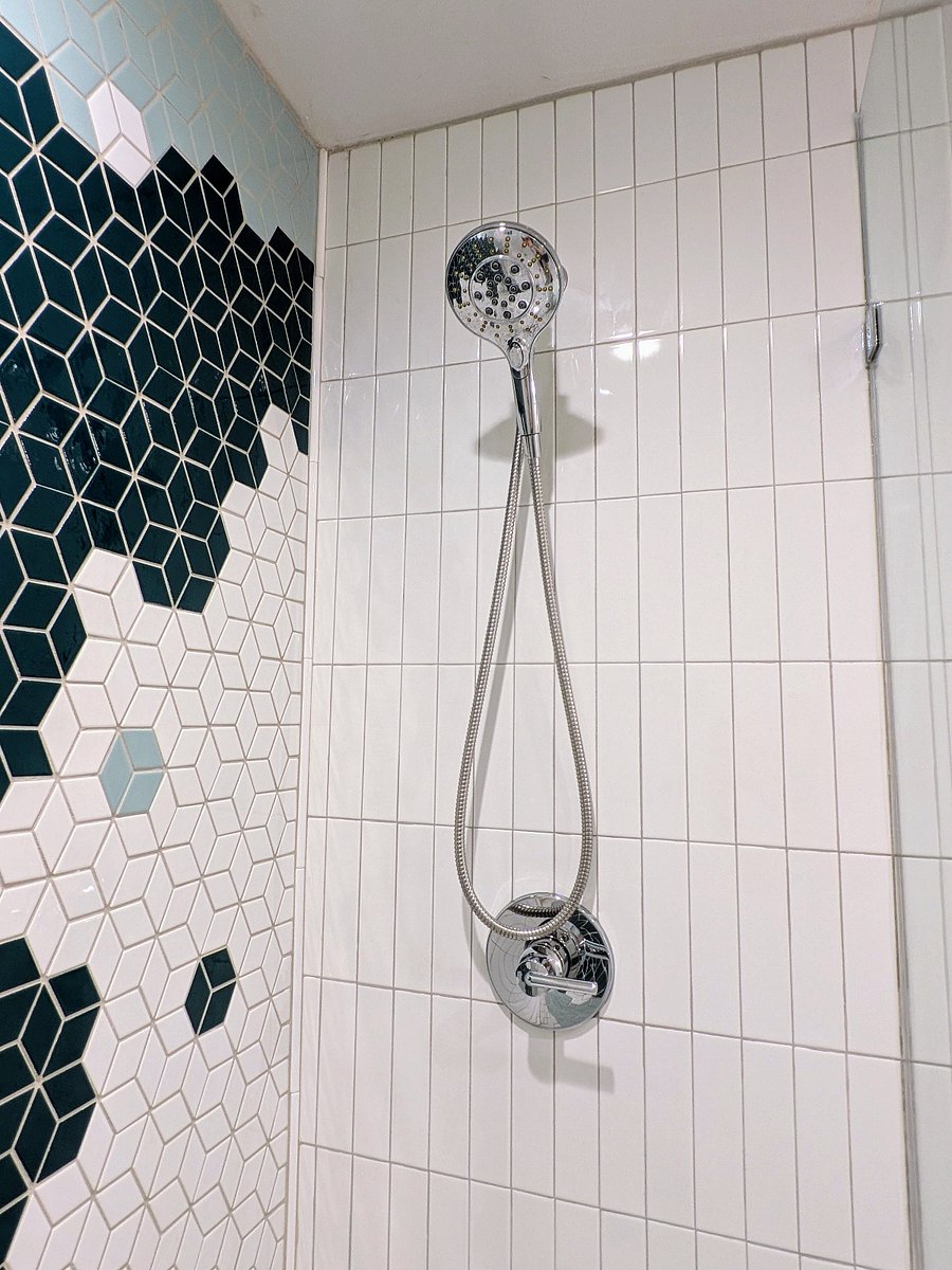 Detachable, hand-held showerhead