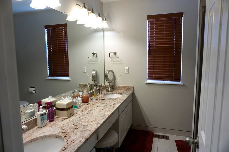 En-suite master bathroom