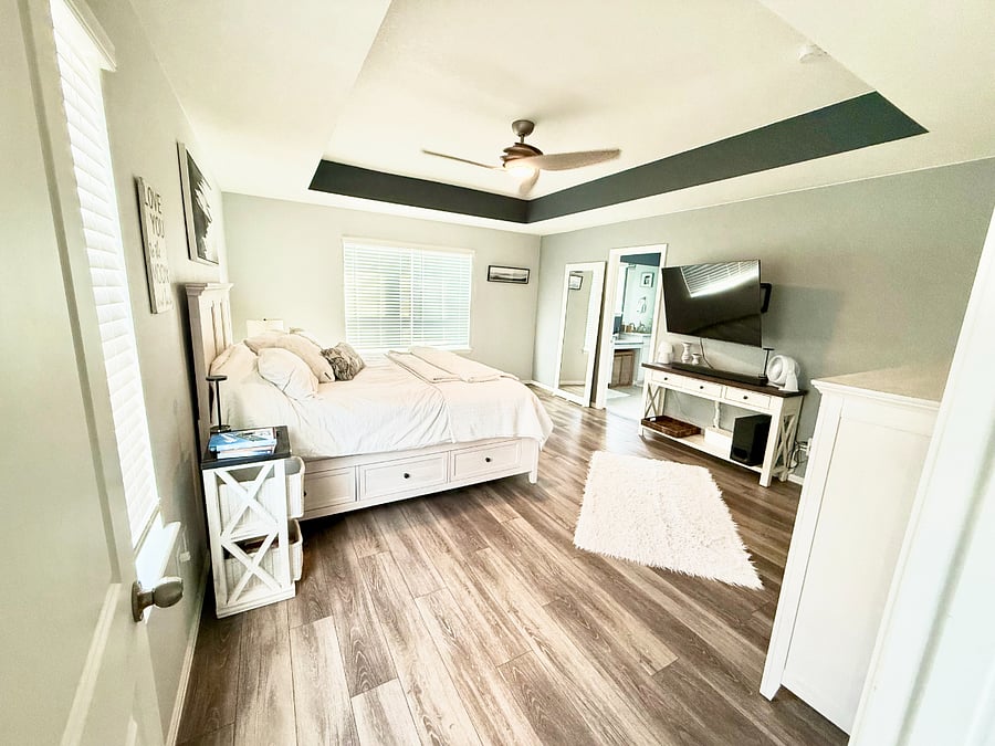 Primary Bedroom (1): Second floor, private and large primary bedroom featuring King bed, premium linens, Smart TV, and private bathroom.