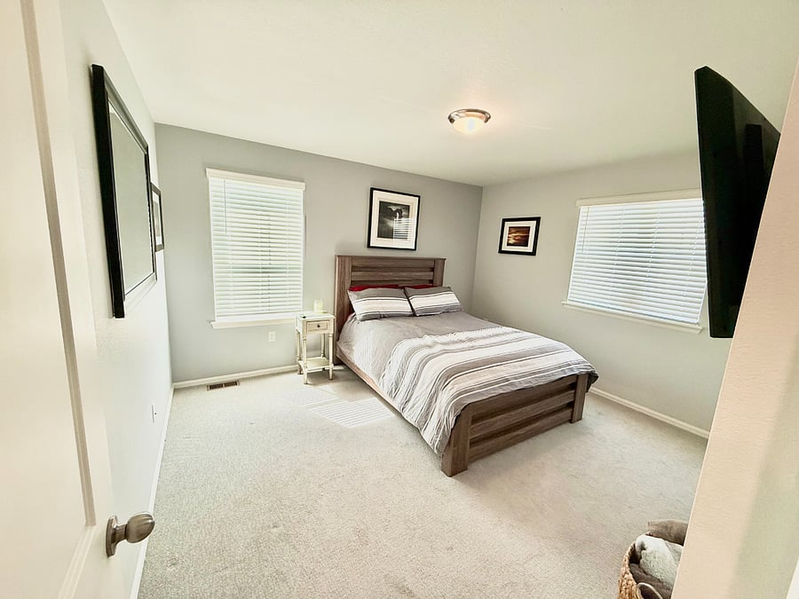 Secondary Bedroom (3): The third secondary bedroom features a Queen bed, Smart TV, premium linens, and closet with hangers.