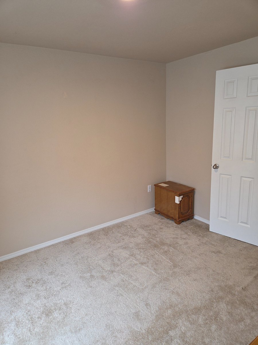 unfurnished room. shared bathroom. 1050. walk in closet