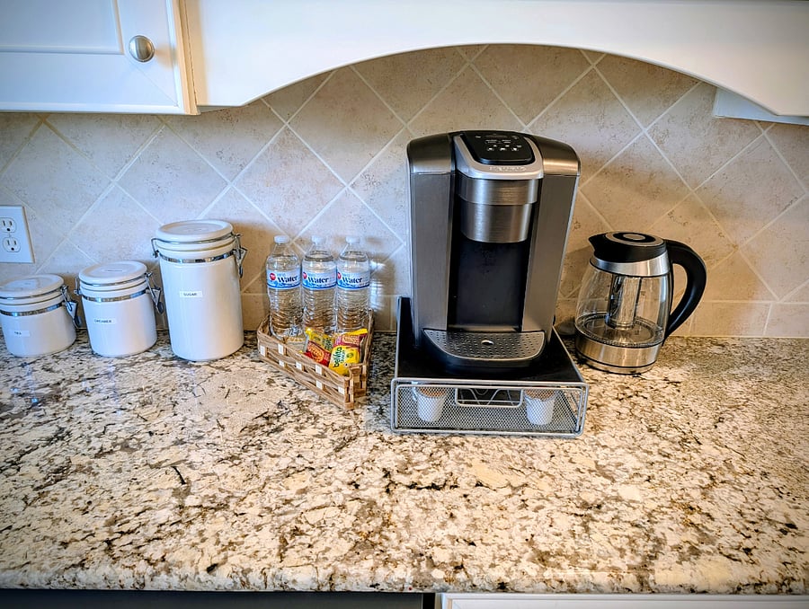 KITCHEN COFFEE AND TEA