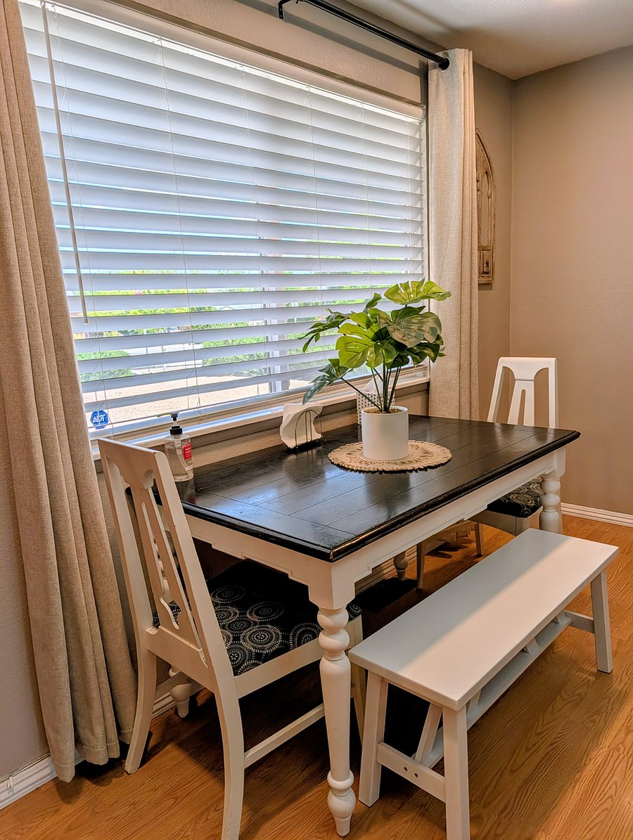 BREAKFAST NOOK
