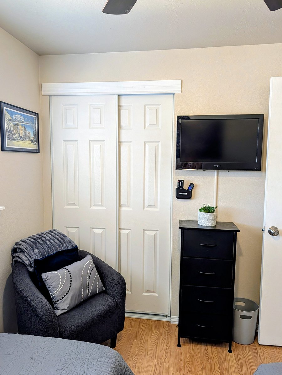 RENO ROOM