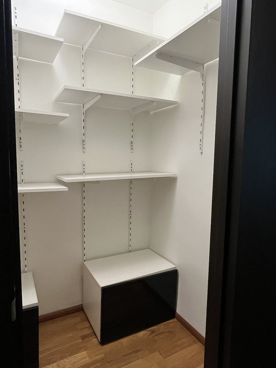 Walk-in closet