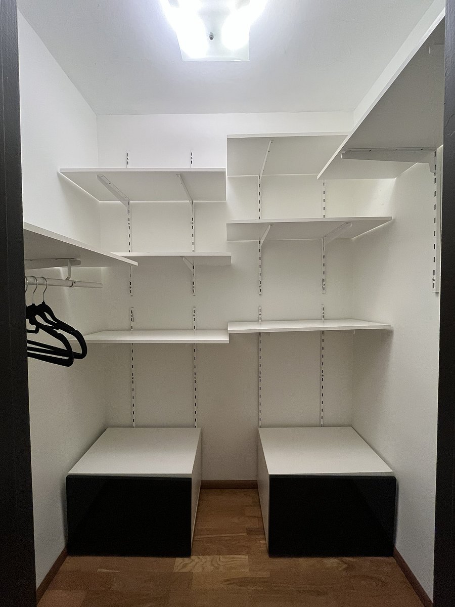 Walk-in closet