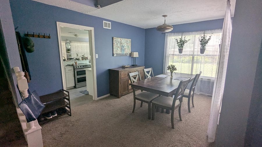 Dining table with 2 removable leaves- seats up to 6 people