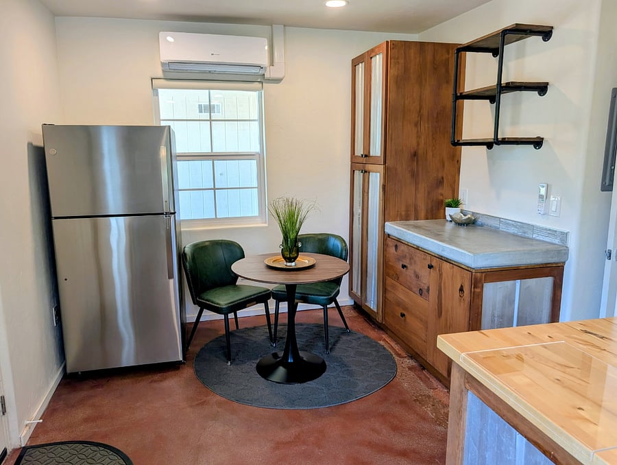 Private & Charming
DINING AREA