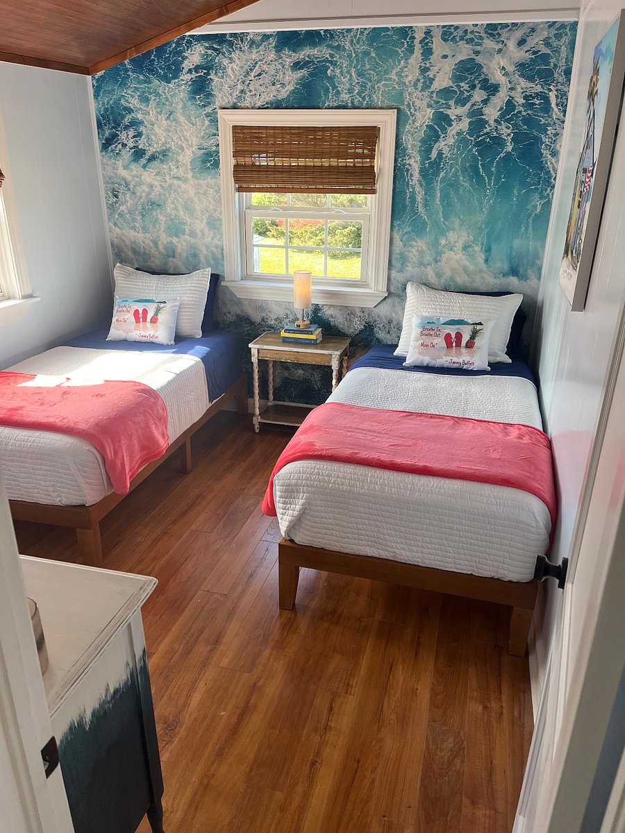 Upper level double XL twin bedroom