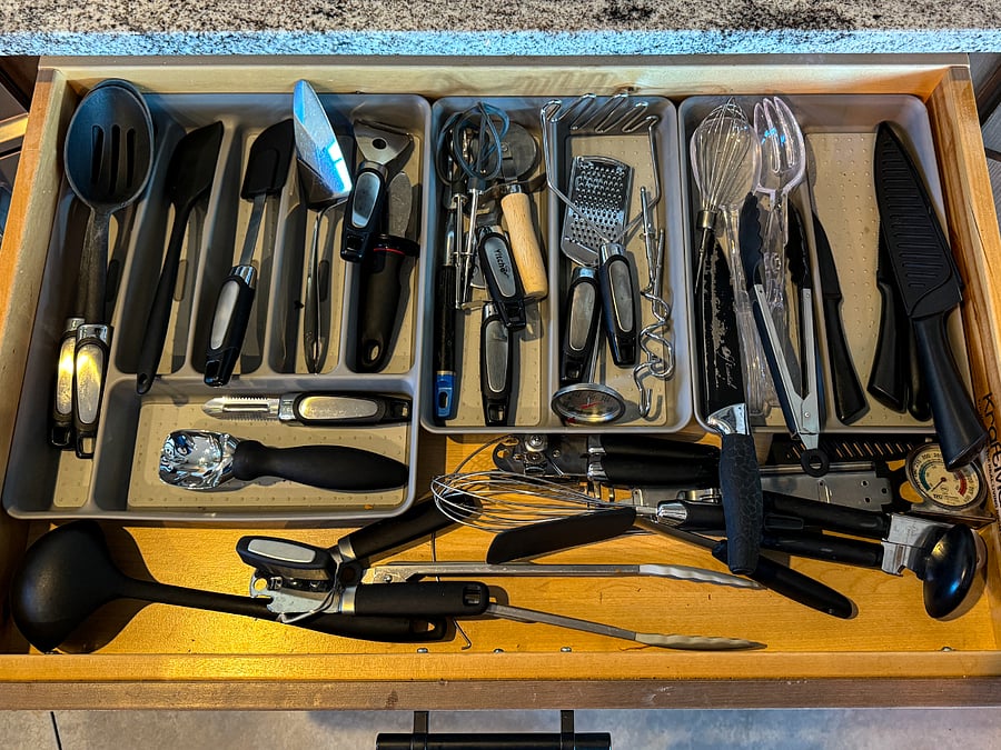 Complete set of kitchen gadgets. 
