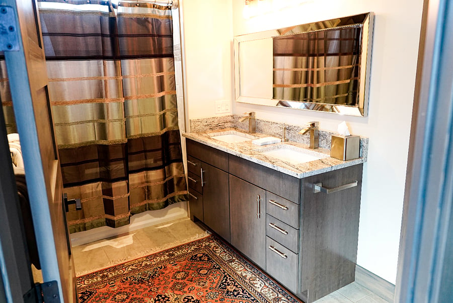 Guest bathroom.
