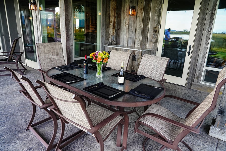 Great outdoor dinning. 