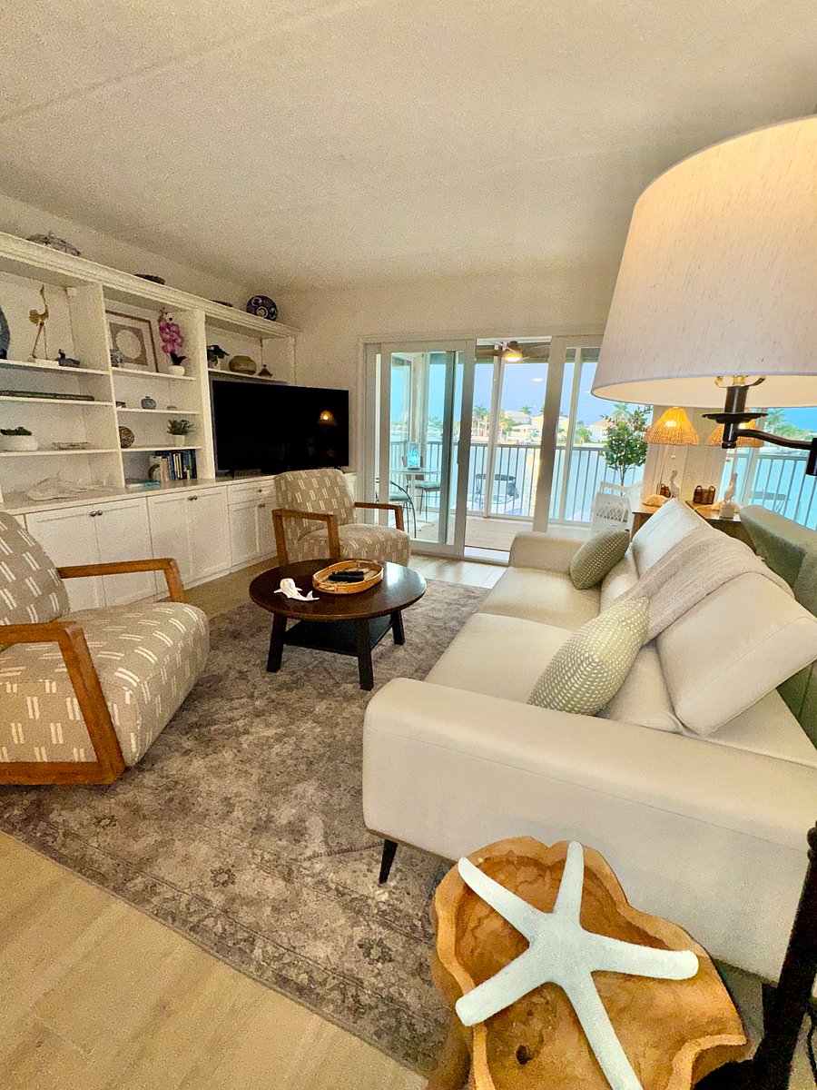 Relax, unwind, and enjoy the best of
St. Pete Beach