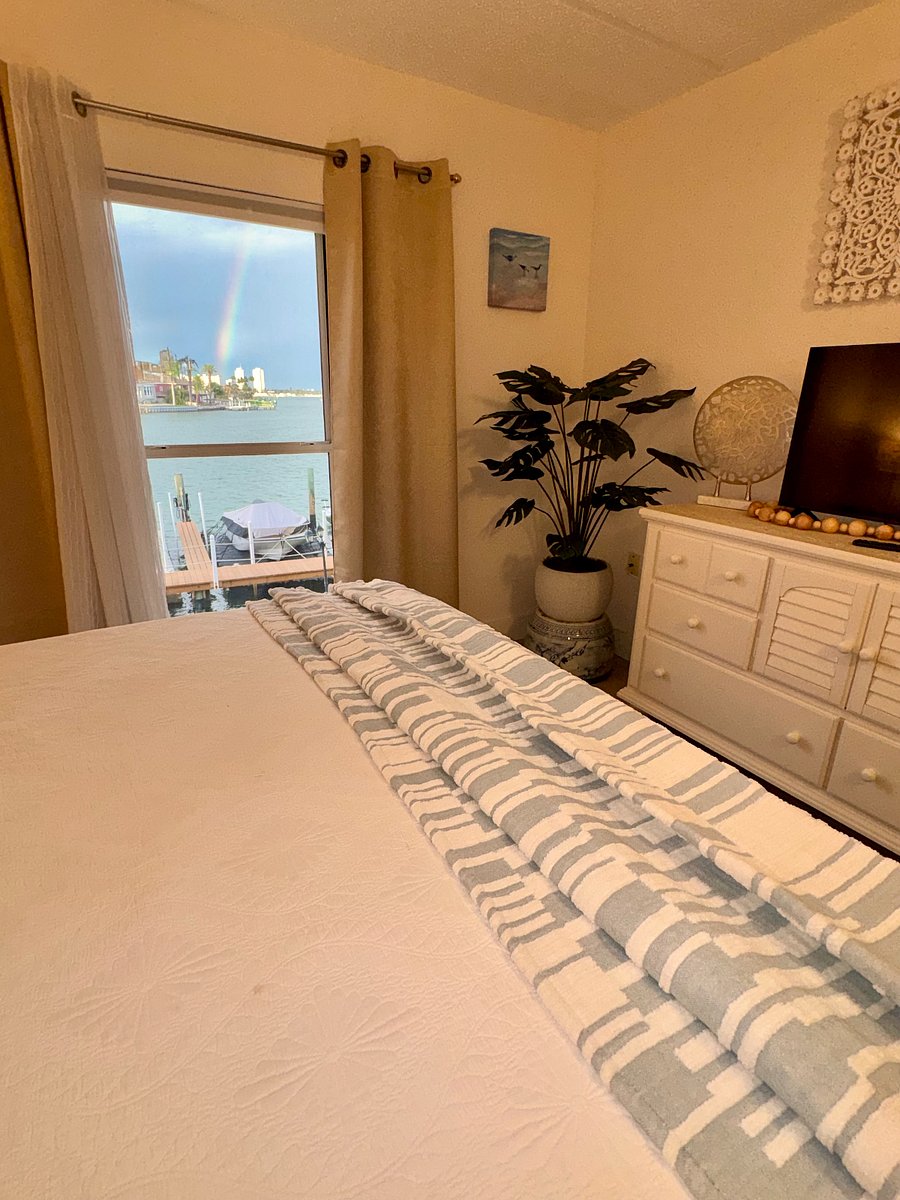 Your private retreat - featuring a plush king bed and beautiful Intracoastal views.
