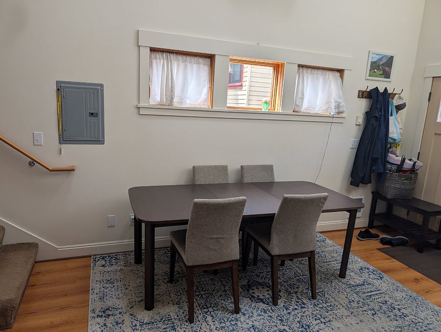 Dining Table. Expandable.