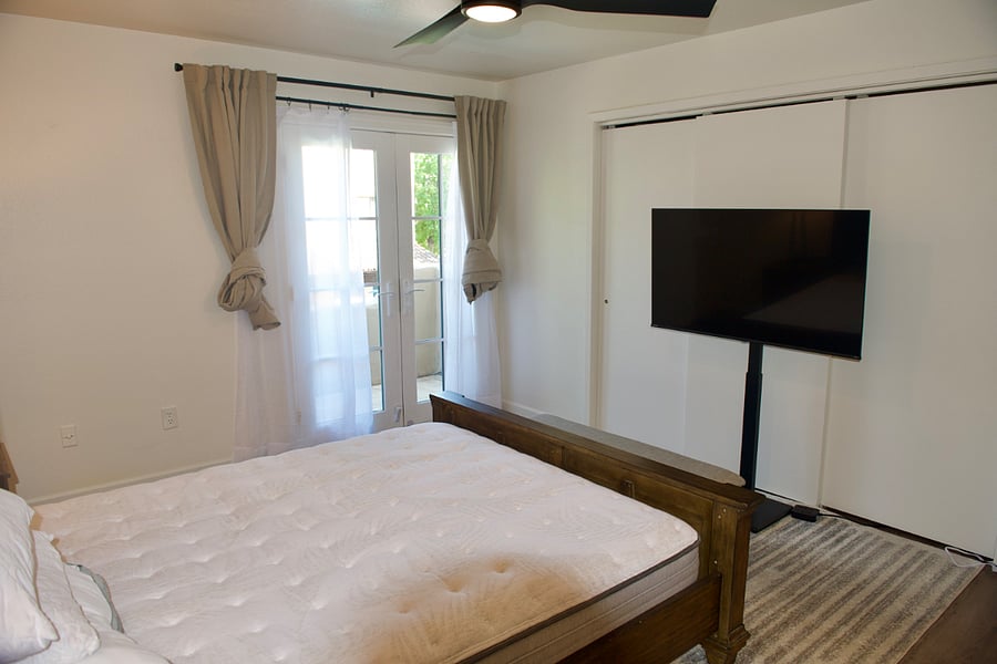 Bedroom 2 (has balcony)