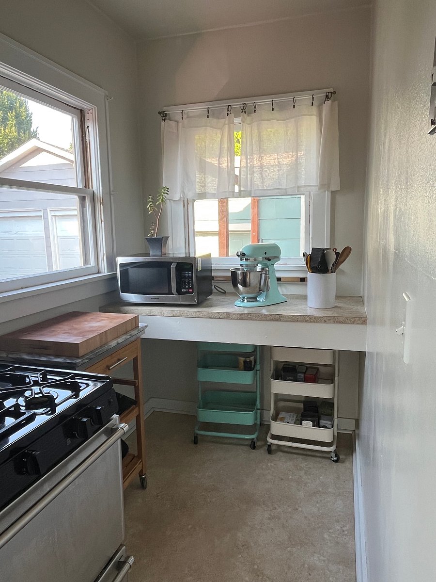 Coffee/microwave/baking station
