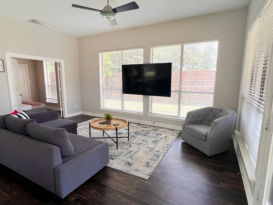 Pool House - Living Room
