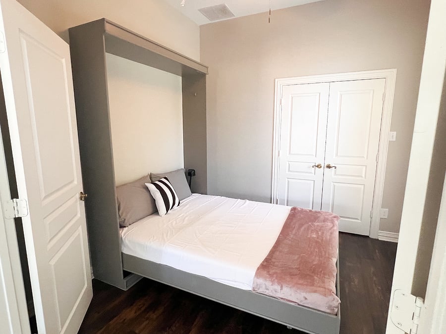 Pool House - Queen Bedroom