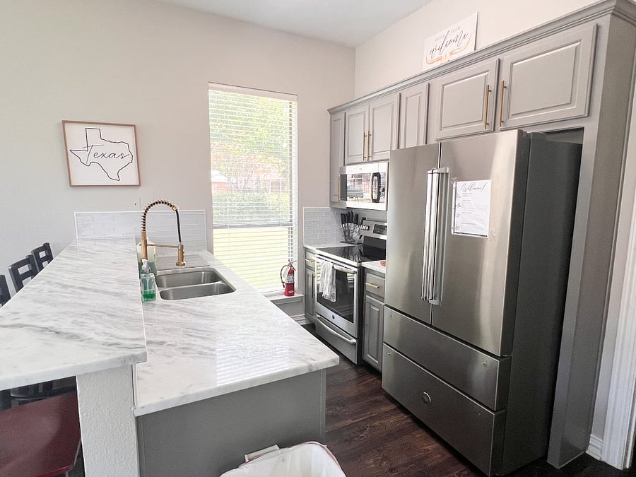 Pool House - Kitchen