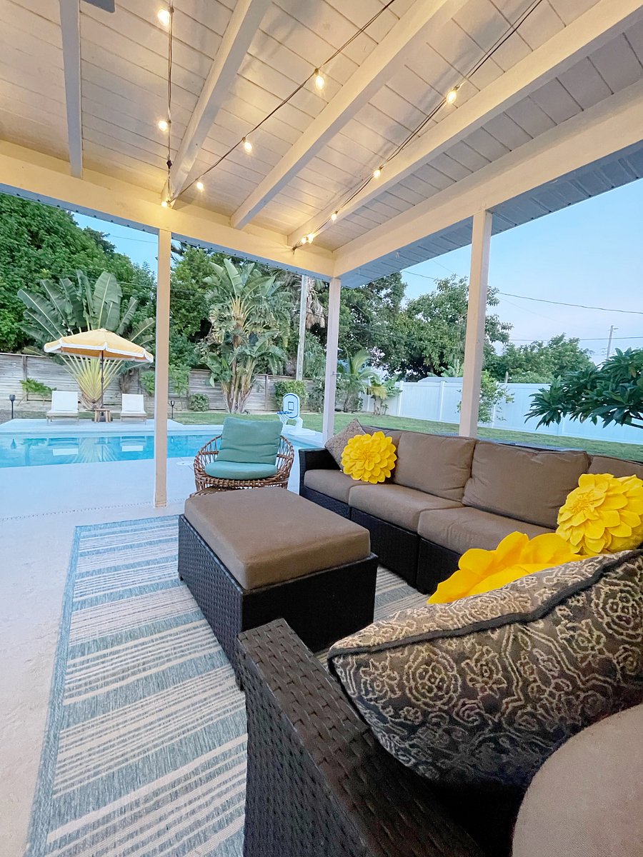 Covered porch 