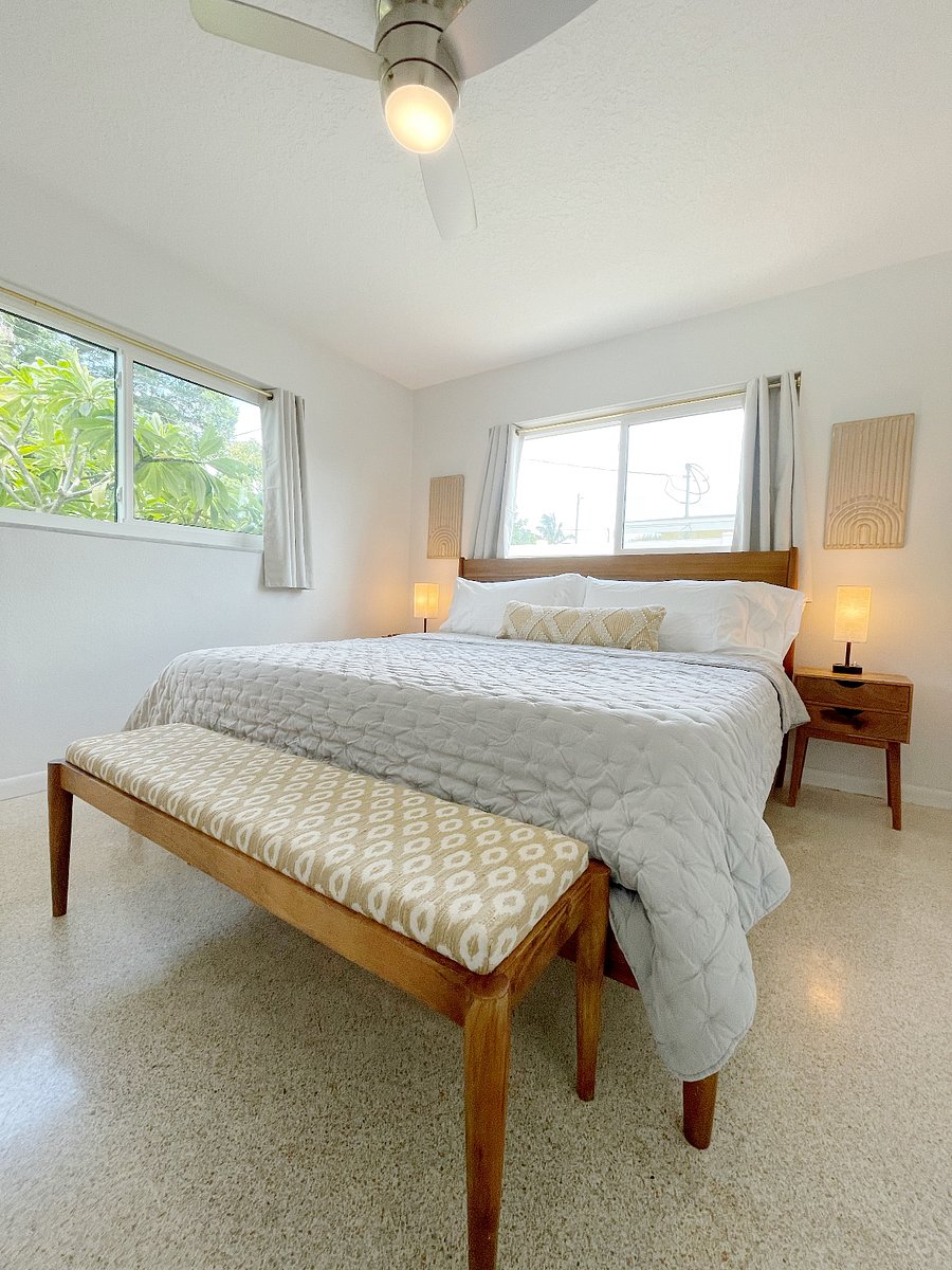 Master Bedroom w/ en-suite bathroom