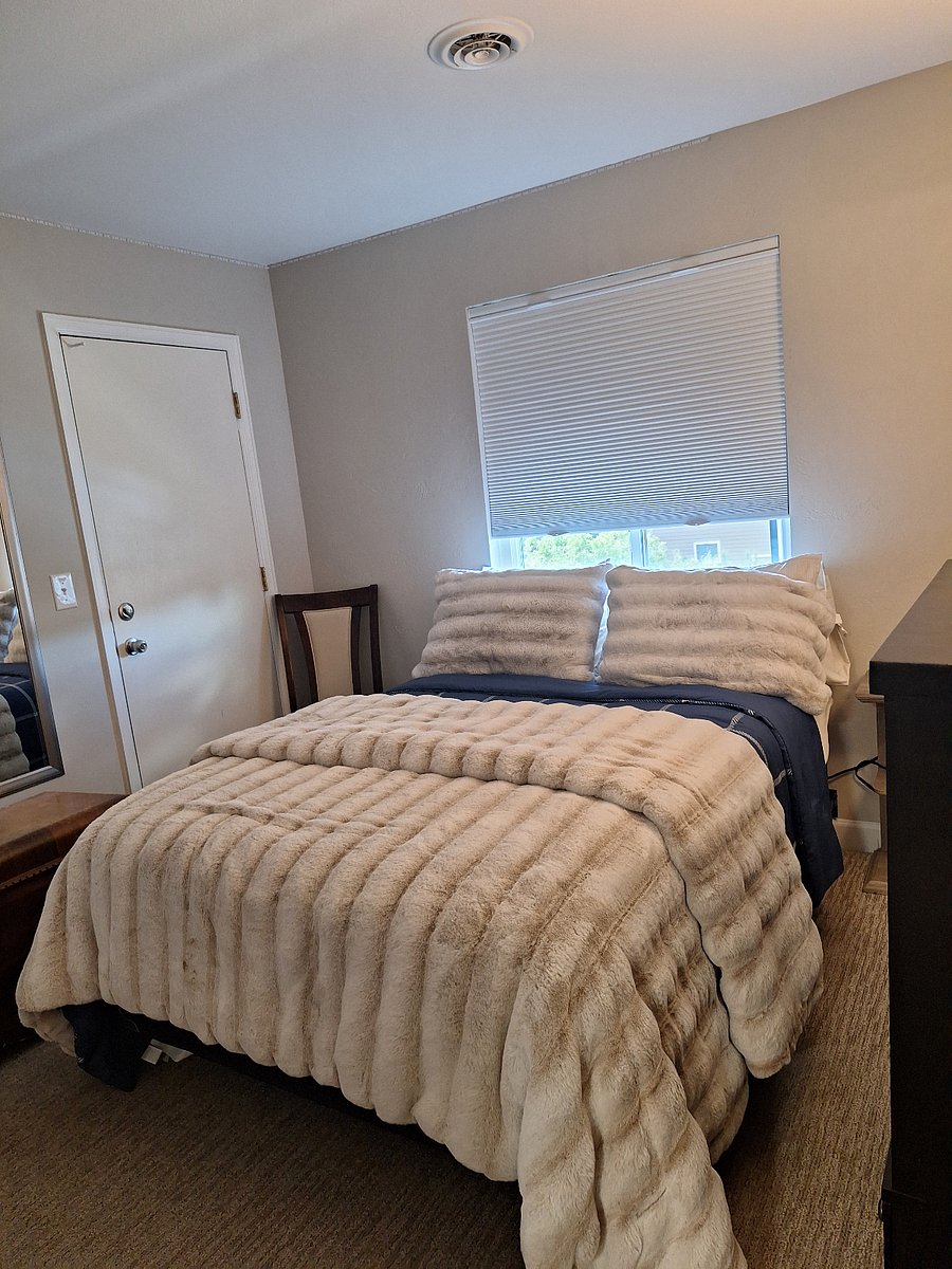 Guest room with double bed and lots of storage