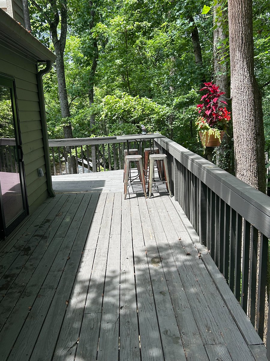 Wrap-around deck