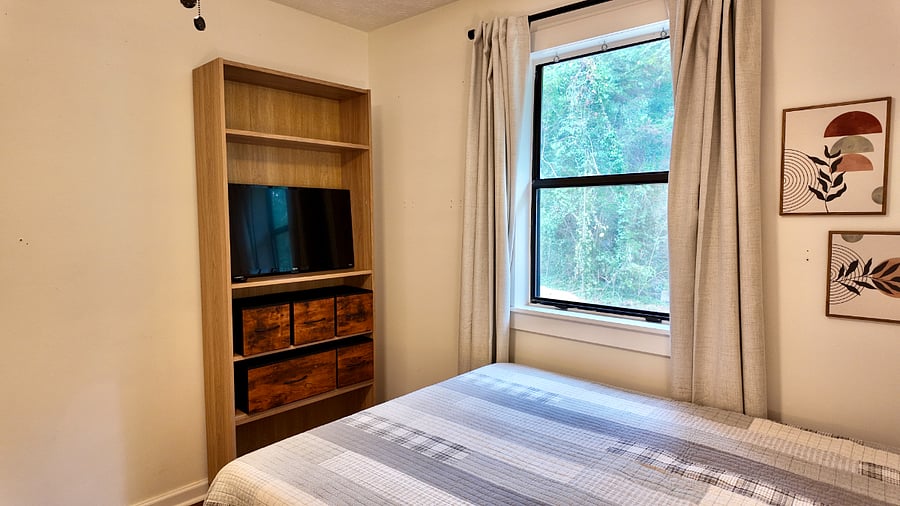 Smart TV & storage space 