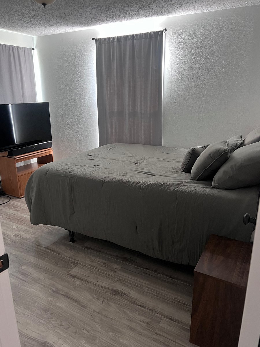 Bedroom 2 Queen Bed