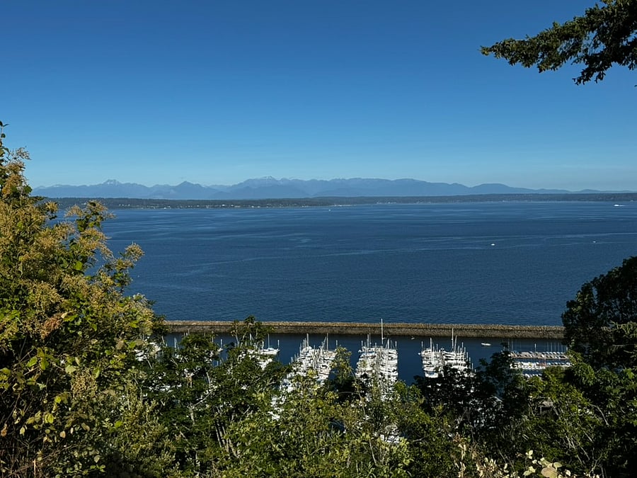 5 block walk to Sunset Hill Park