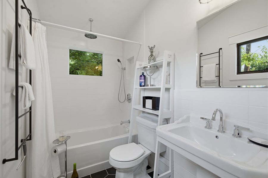 BA2: Pedestal sink, medicine cabinet, make-up mirror, rain shower head