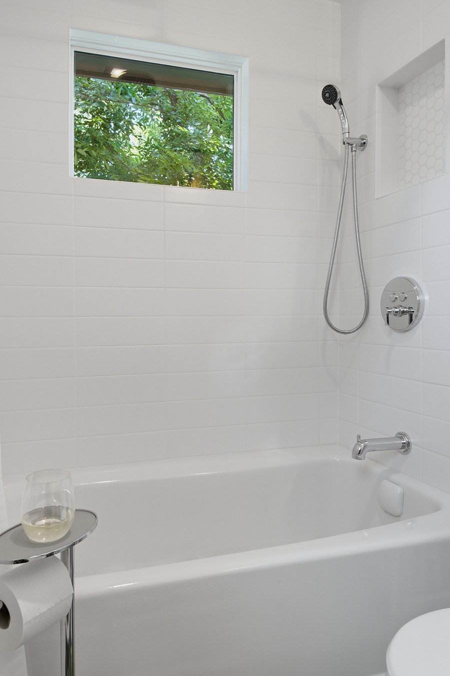 BA2: Cast iron soaker tub