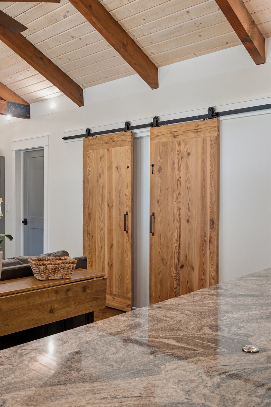 FL1: 1st & 2nd floors may be completely separated with lockable, hotel-type dividing door