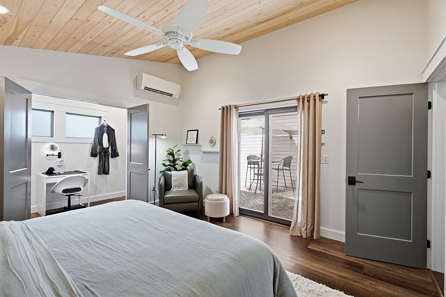 BD1: Walk-in closet, mini-split HVAC, ceiling fan
