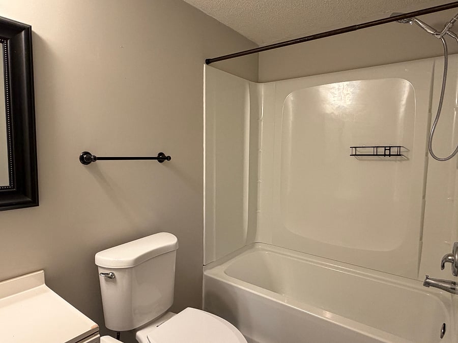 Full Bathroom #1, shower curtain, mat and towel rack