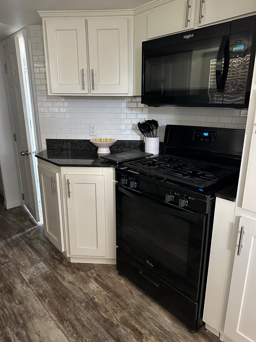 Full sized range and microwave above