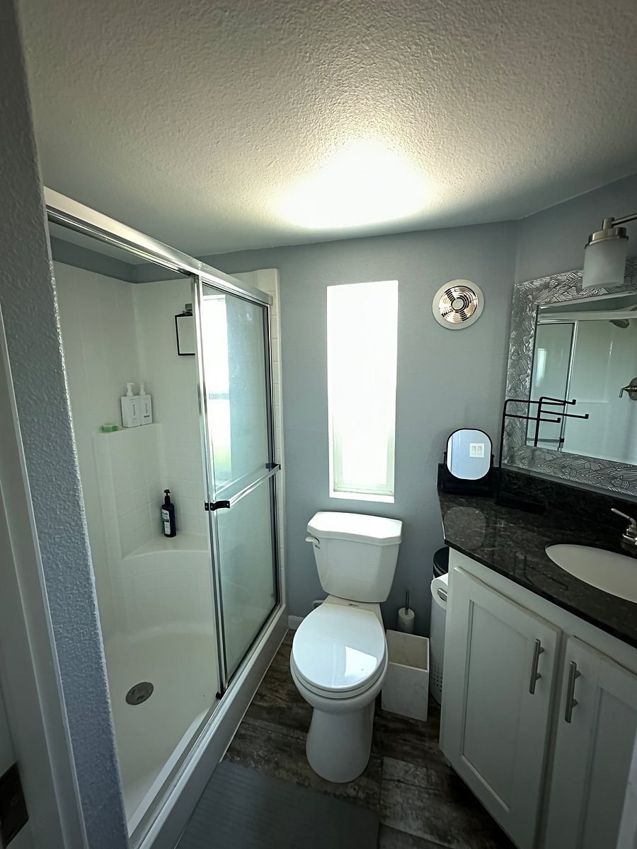 Full size bathroom with tankless water heater