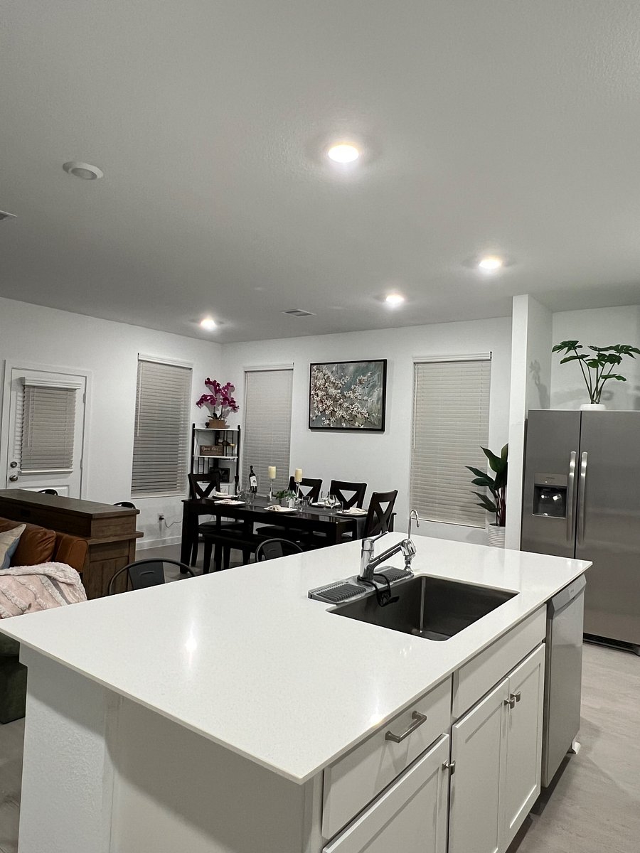 kitchen/dining area
