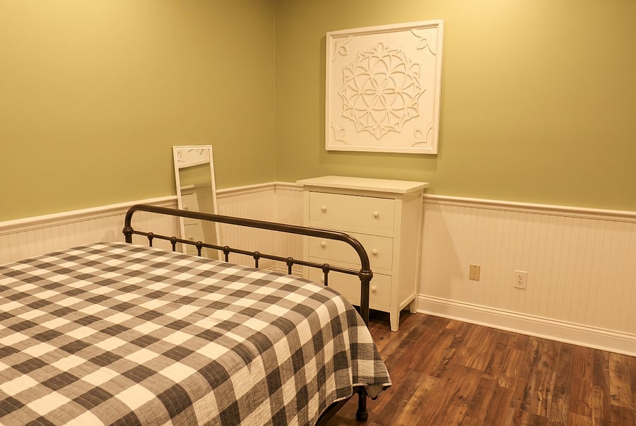 Middle bedroom
