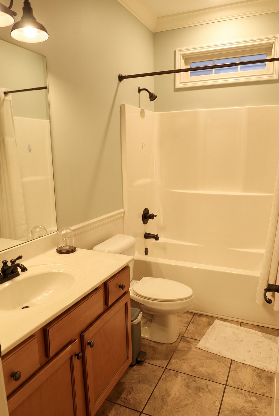 Guest bathroom in between middle and front room