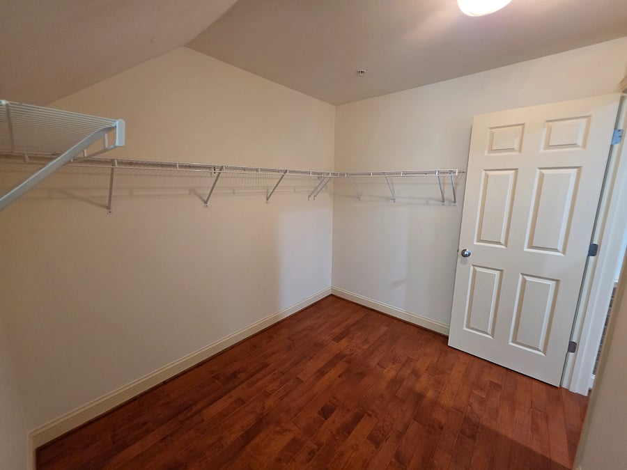 Spacious walking closet
