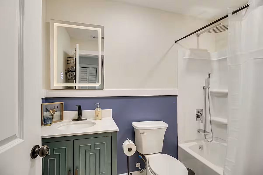 1st Floor Bathroom