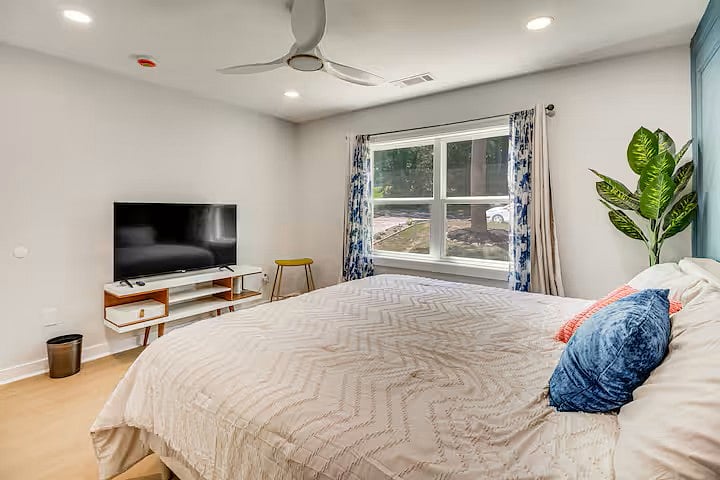 Primary Bedroom (Bedroom 1)