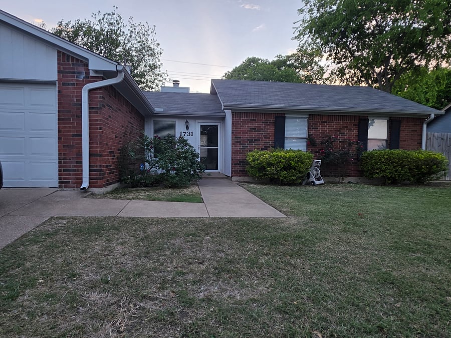 Front yard, trees, 1 car garage