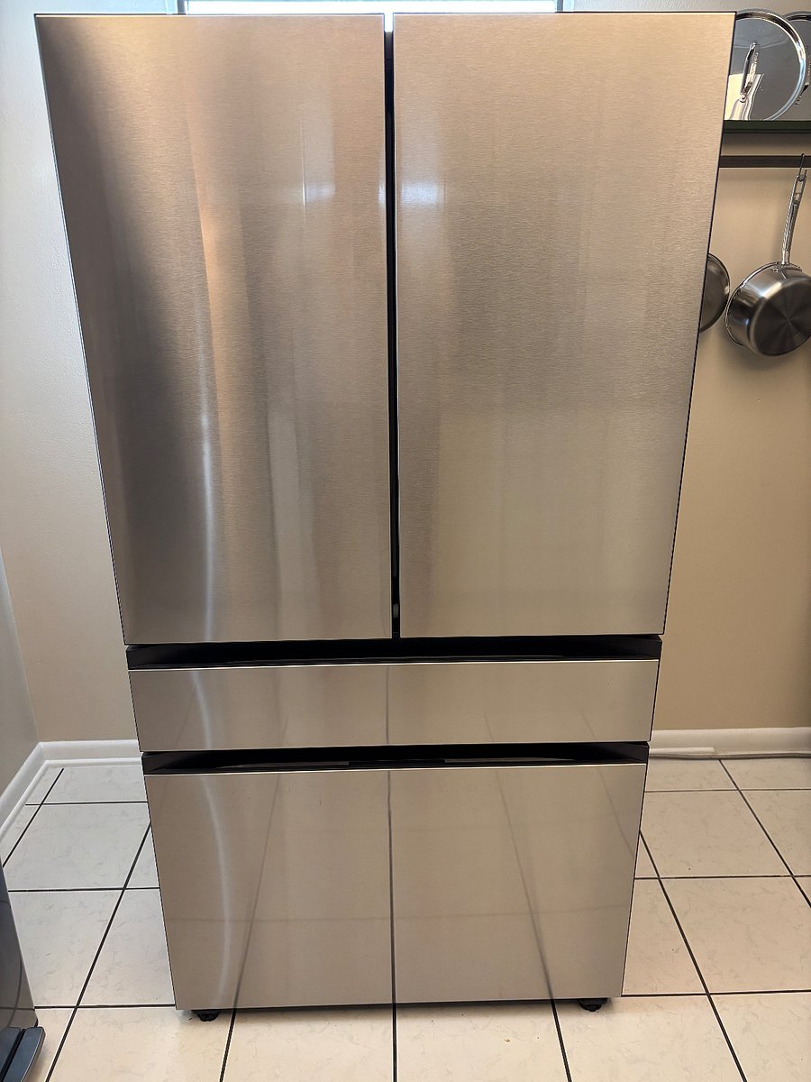Full Size Refrigerator With Meat And Cheese Drawer