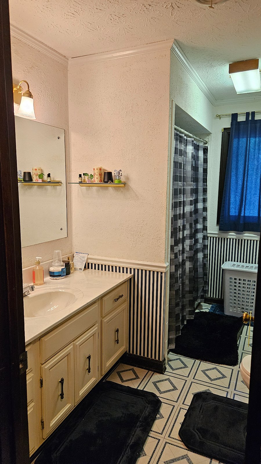 Shared bathroom upstairs.